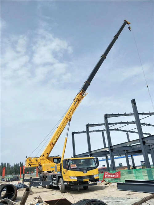 迎泽区超高层建筑钢结构吊装案例